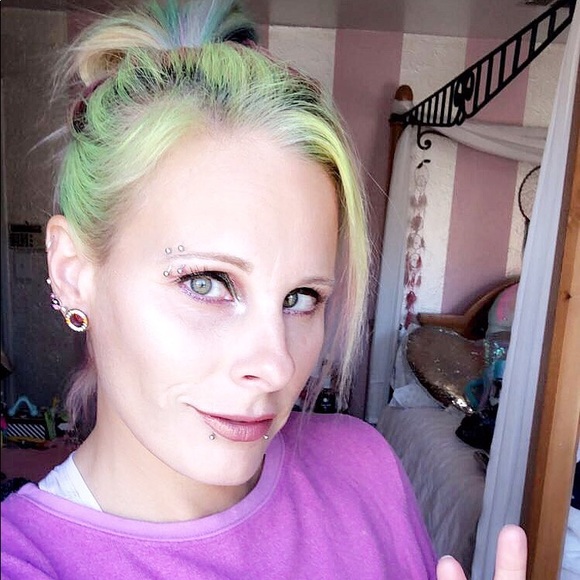brokenbndgedoll
